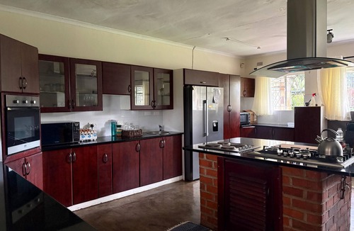 Harare House | Double Bedroom In Mt. Pleasant Heights - 2378