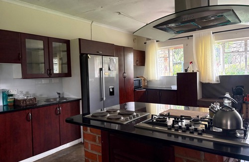 Harare House | Double Bedroom In Mt. Pleasant Heights - 2378