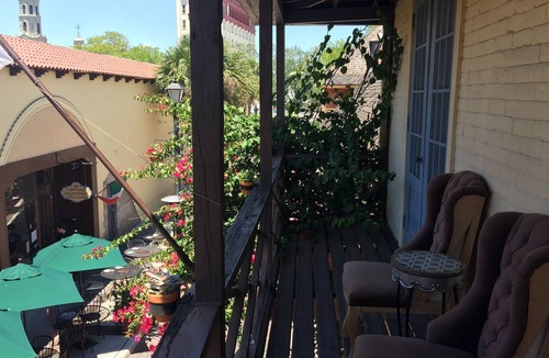 Old Town Villa | Downtown penthouse Villa Aviles with wifi