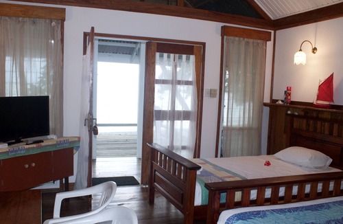Alotau Bed & Breakfast | Driftwood Resort