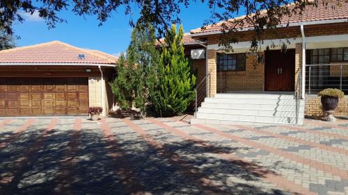 Shakse House | Dulelo Serowe