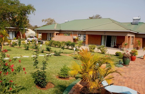 Victoria Falls Hotel | Dzimbahwe Guest Lodge