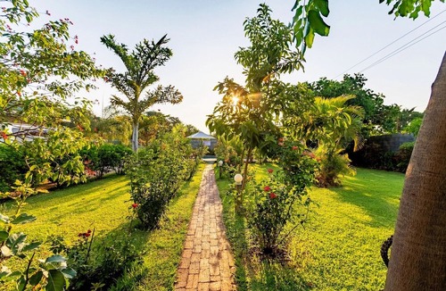 Victoria Falls Hotel | Dzimbahwe Guest Lodge