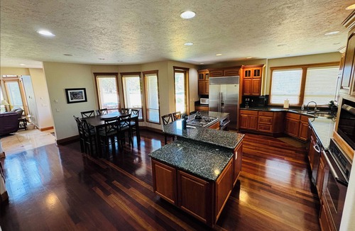 Redmond House | Eagle Crest Luxury Custom 2 Story Golf Course Resort Home