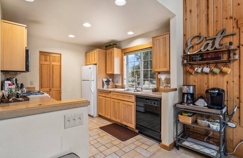 Redmond House | Eagle Crest Retreat on Golf course, Private w/View