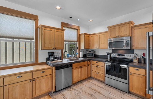 Redmond House | EC Bunk House 11255 | Hot tub | Peaceful Retreat