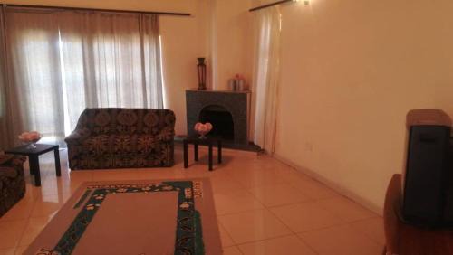 Francistown Bed & Breakfast | EE Maison Bed and Breakfast