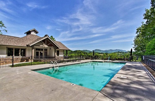Townsend Condo | Elegant Cades Cove Condo with Community Pool!