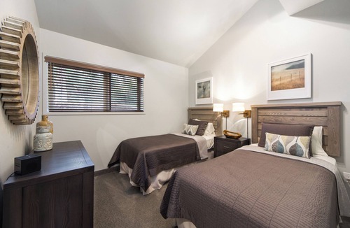 Redmond Hotel | Elegant Canyon Rim Retreat & Spa | 2 Units | Near Eagle Crest Golf Course