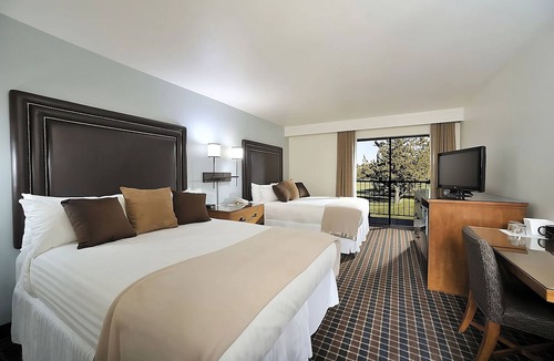 Redmond Hotel | Elegant Canyon Rim Retreat & Spa | 2 Units | Near Eagle Crest Golf Course