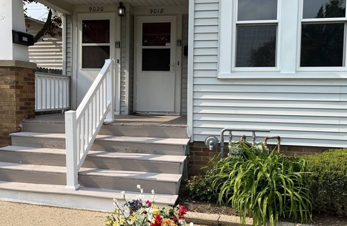 West Allis Apartment | Elegant charm!