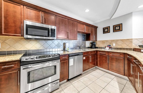 Destin Condo | Emerald Grande 603 😎 Over the Pool ⛱️⛱️ Beach Serv Included ⛵️⛵️ EV Chargers 🐠⚓️🦀