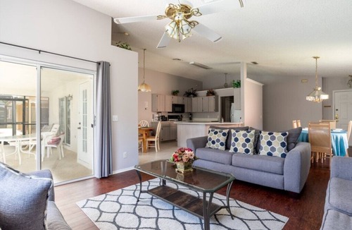 Lindfields House | Enchanted 3BR pool home 10 mins to Disney