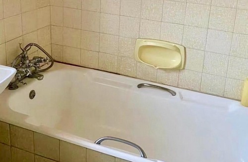 Harare House | Ensuite Bedroom Near RG Mugabe Airport