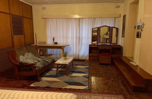 Harare House | Ensuite Bedroom Near RG Mugabe Airport