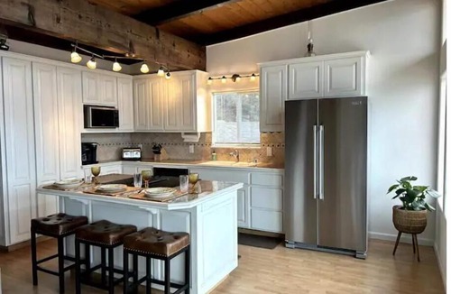 Lower Lake House | Entire Lake Front home on Beautiful Clearlake with Private Dock! See Pics!
