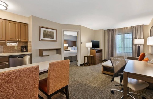 Kalamazoo Condo | Equipped Suite | Business Center, Free Daily Breakfast + Indoor Pool
