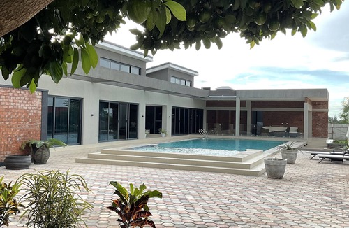 Lusaka Apartment | Exclusive Farm Getaway w/sauna, fire pit and massage chair