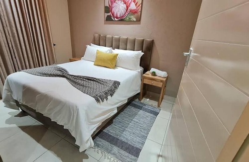 Bulawayo Apartment | Exquisite guesthouse in Hillside with pool - 2040
