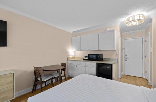 Litchfield by the Sea Apartment | Exquisite Unit on the 1st Flr Resort View Room