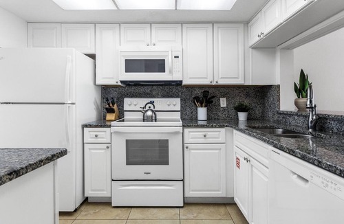 Cocoa Beach Condo | Family Friendly & Right on the Beach - Spacious 3 Bedroom Condo w/Great Views! 🌺