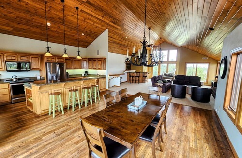 Redmond House | Family fun in Eagle Crest 6 Bedrooms, sleeps 15. Hot tub, forever views, privacy
