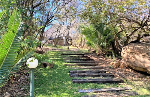 Bulawayo Apartment | Family Lodge in Natural African Bush - 2115