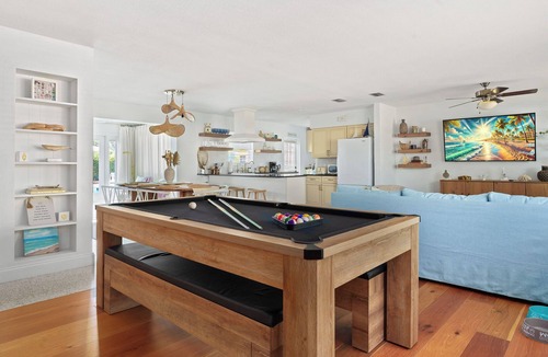 West Bradenton House | Family Resort! Heated Pool, Pickleball, Mini Golf, Theater, Game Room & BBQ