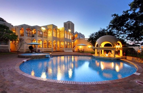 Victoria Falls House | Family Room accommodating Four