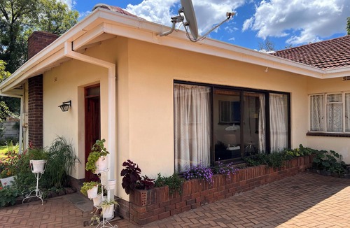 Harare House | Fantastic 3-bedroom house in Harare with a fabulous garden and full amenities.