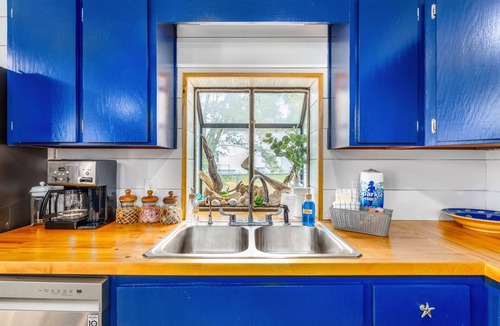 Carrabelle House | Fish & Dog Cottage - River-front, private dock & boat launch!