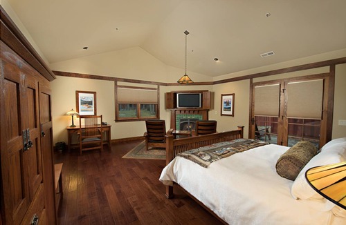 Sisters Hotel | FivePine Lodge & Spa
