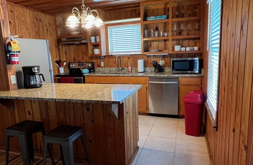 East End Apartment | Floridan Lodge.2 Bedroom/1 Bath Apartment in the center of the island!