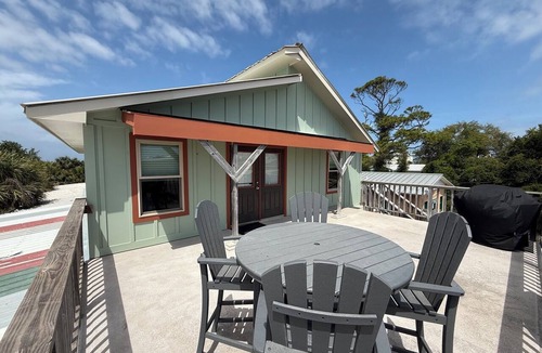 East End Apartment | Floridan Lodge.2 Bedroom/1 Bath Apartment in the center of the island!