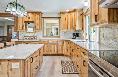 Town of Milo House | FLX Wineries | Hot Tub | Fire Pit | 12 Guests