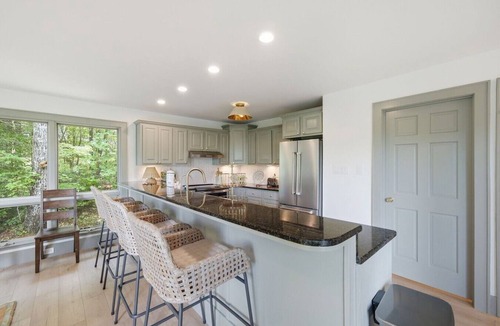 Townsend Cabin | Fox Hollow | Views, Hot Tub, Game Room, Play Area!