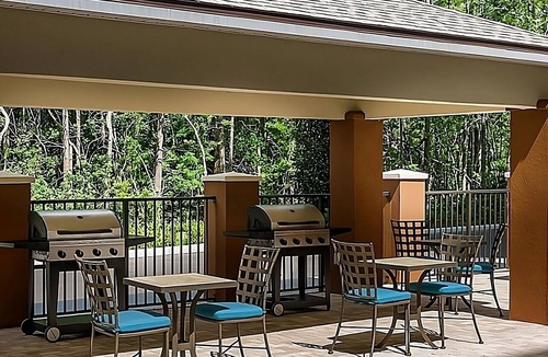Florida Central Atlantic Coast Apartment | Fresh King Studio Suite | Full Kitchen & Outdoor Pool | 2.4 mi to Disney Springs