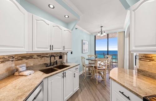 Scenic Gulf Drive Condo | Fresh to market! Endless Coastal View! 2/2 Sleeps 8!Bch Srvc Incl!