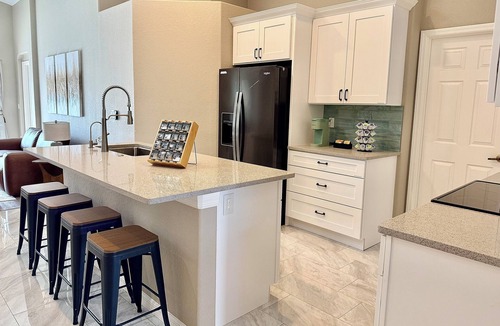 Vizcay House | Fully Renovated and Modern Pool Home Near Disney.