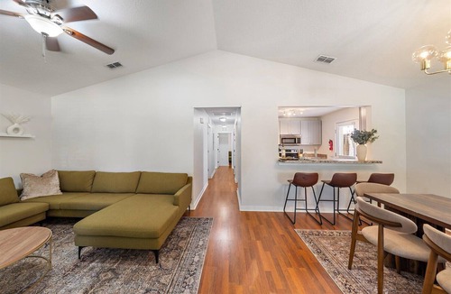 Newtown House | Getaway Mins to Lido Beach, Siesta Key, Sarasota Downtown, Ringling College
