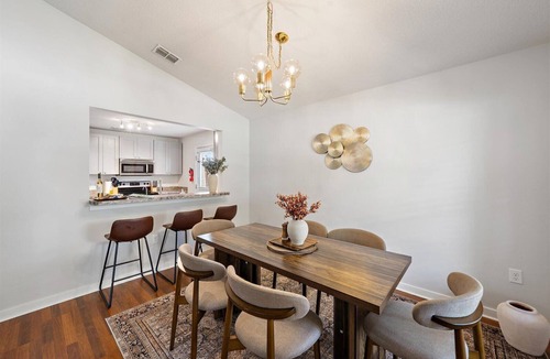 Newtown House | Getaway Mins to Lido Beach, Siesta Key, Sarasota Downtown, Ringling College