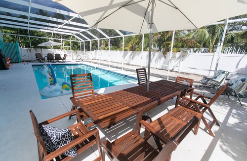 Holmes Beach House | Golf cart+4BR/3B 2100sq Renovated, Large Pool and deck
