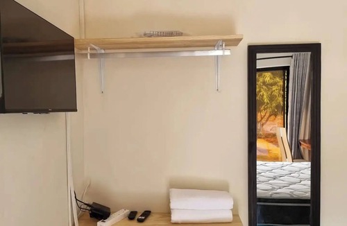 Harare East Cabin | Gono Compound 1 - B&B with Queen bed