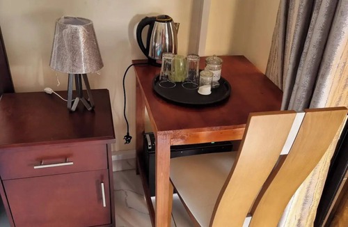Harare East House | Gono Compound 2 - B&B with Queen bed