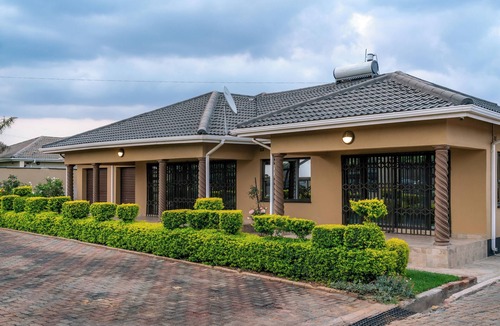 Harare East House | Gorgeous 4-bedroom house with WiFi in Harare