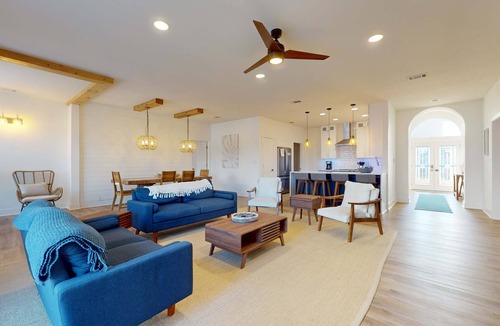 Avalon Beach Estates House | Gorgeous home with private pool and lots of outdoor space
