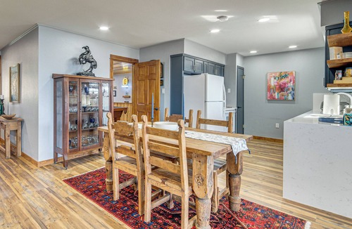 Gun Barrel City House | Gorgeous Lakefront Home w/Chef's Outdoor Kitchen