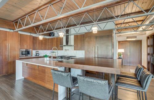 Grand Haven House | Grand Haven Condo w/Channel View & Dtwn Location