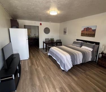 Green River Bed & Breakfast | Green River Inn Apartments