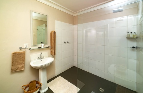 Harare East Bed & Breakfast | Grosvenor House